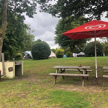 Camping Au Lac Du Drennec Glamping Tent Commana Exterior foto