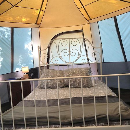 Camping Au Lac Du Drennec Glamping Tent Commana Exterior foto
