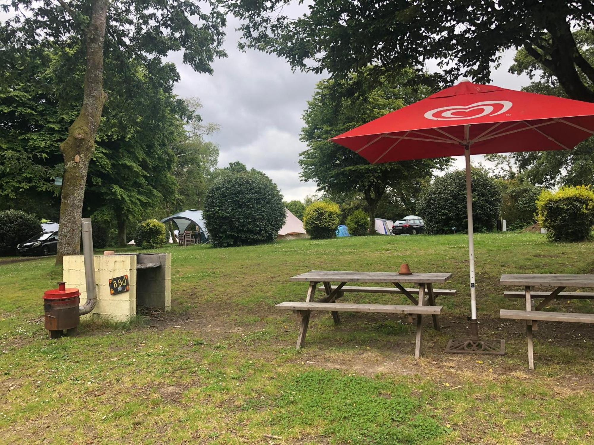 Camping Au Lac Du Drennec Glamping Tent Commana Exterior foto