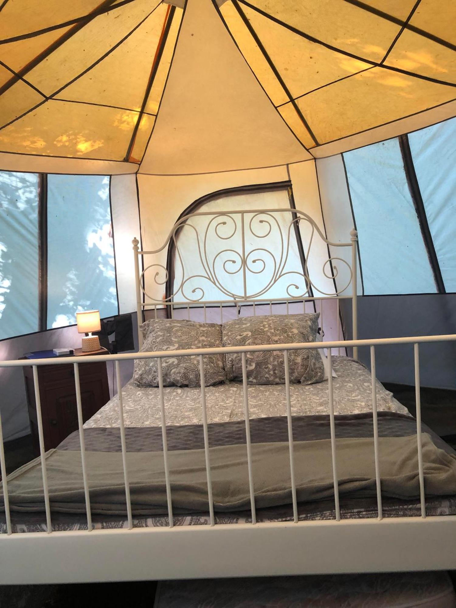 Camping Au Lac Du Drennec Glamping Tent Commana Exterior foto